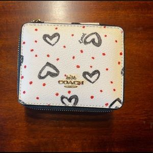 COACH jewelry box (White w/ hearts)